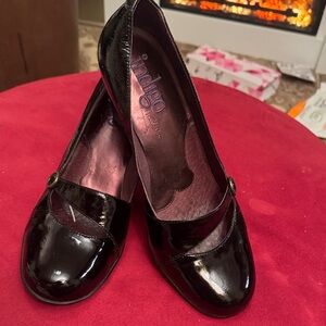 Indigo Shiny Black Heels with Decorative Button